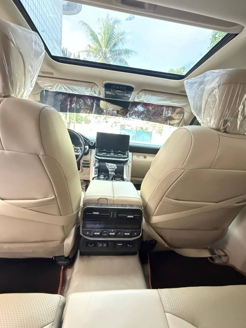 Toyota LC300 troisième rangée