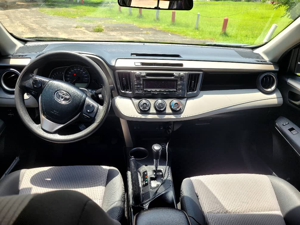 TOYOTA RAV4 intérieur