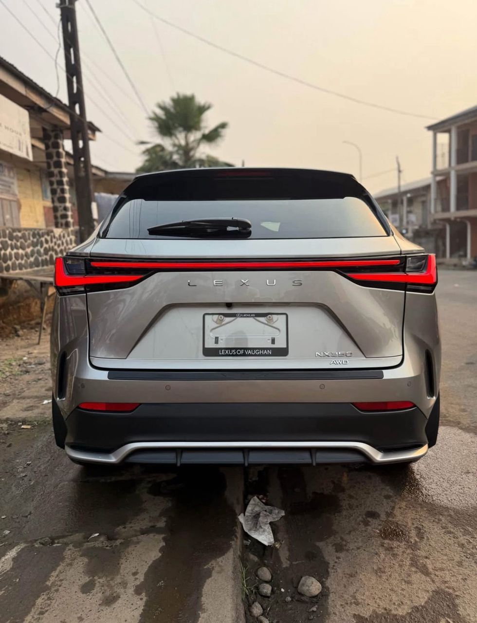 Lexus NX300 intérieur